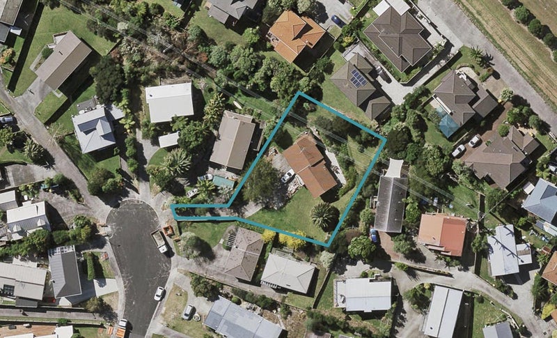 13 Atlantis Place, Totara Vale, Auckland - Carousel 1