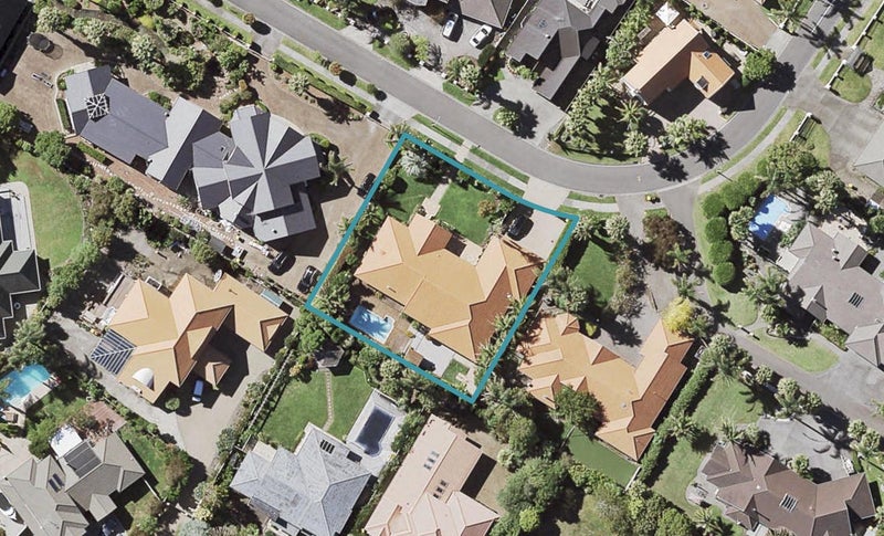 18 The Mews, Shamrock Park, Auckland - Carousel 1
