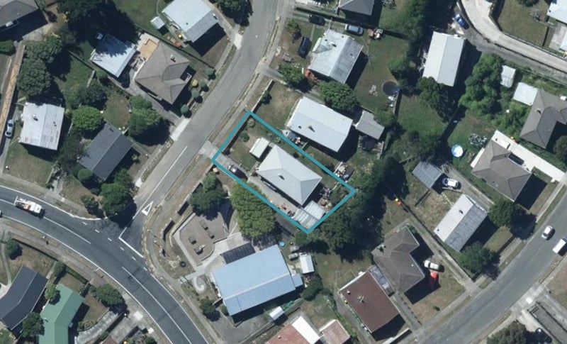 4 Carbine Place, Ascot Park, Porirua - Carousel 1