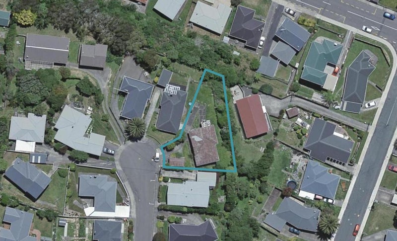 10 Diane Grove, Paparangi, Wellington - Carousel 1