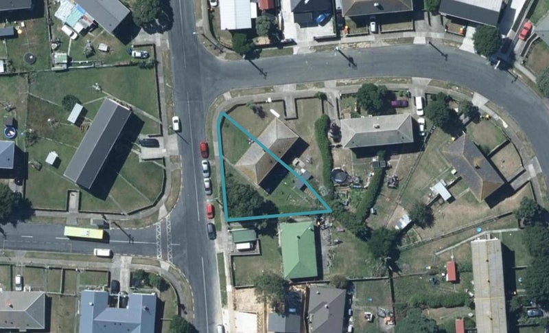 33 Bedford Street, Cannons Creek, Porirua - Carousel 1