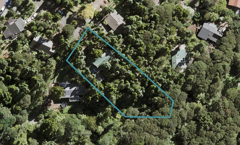 43 LONGFELLOW PDE, Titirangi, Auckland - Carousel 1