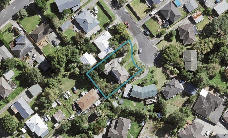 8 Judith Place, Titirangi, Auckland - Carousel 1