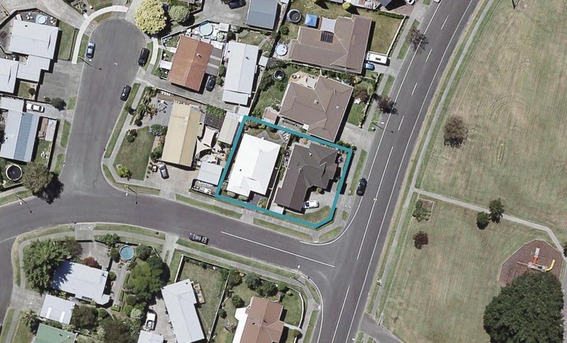 2/2 Townshend Crescent, GREENMEADOWS, NAPIER - Carousel 1
