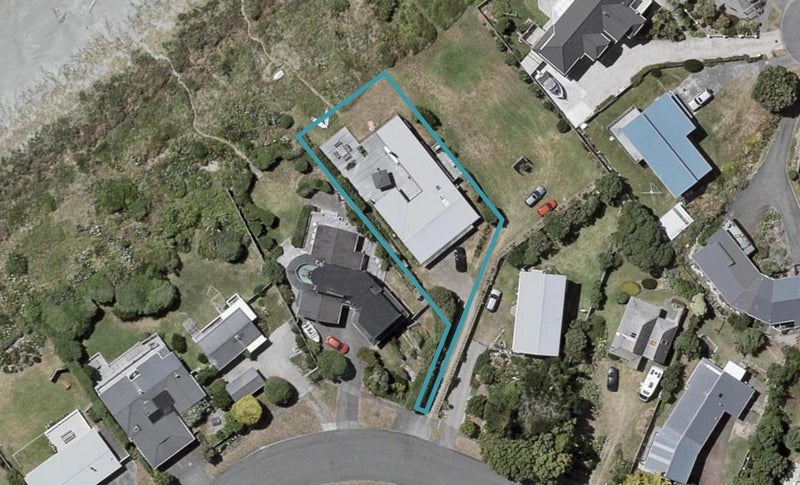 15 Oratia Street, Waikanae Beach, Waikanae - Carousel 1