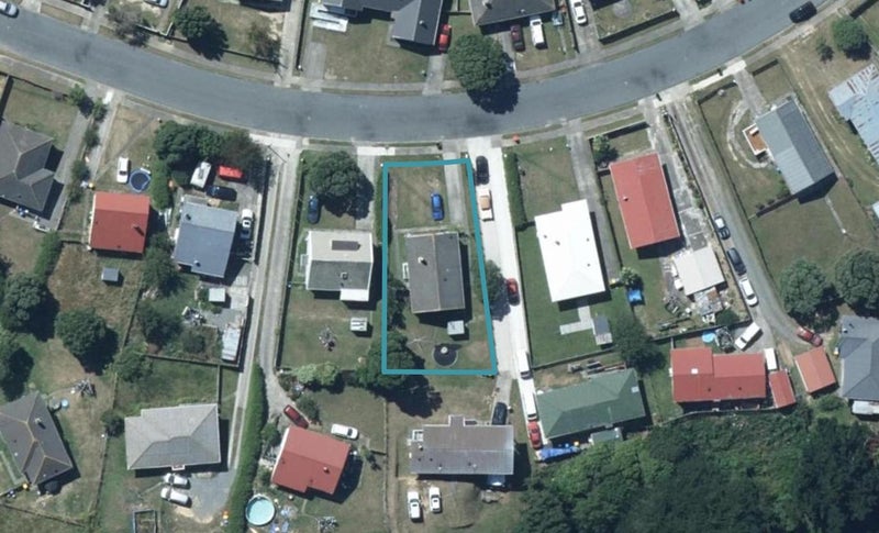 16 Arahura Crescent, Waitangirua, Porirua - Carousel 1