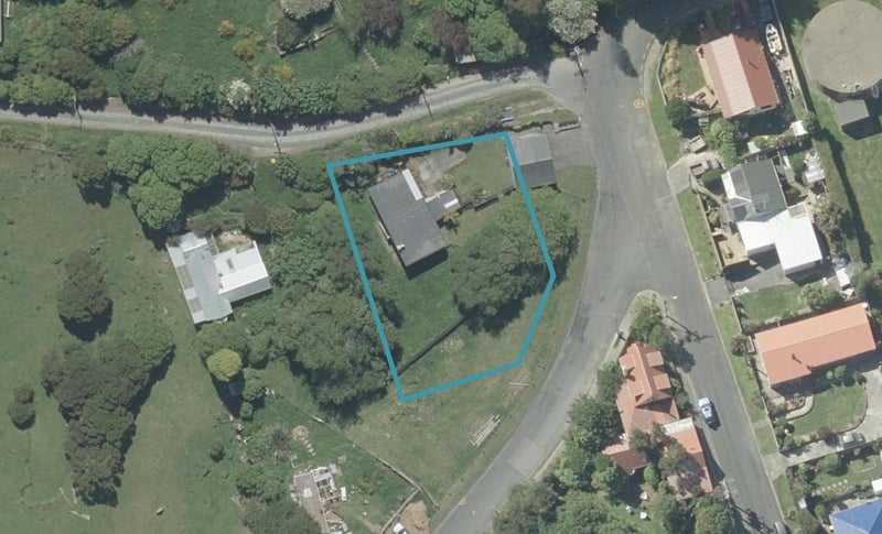 6 Rimu Street, Ravensbourne, Dunedin - Carousel 1