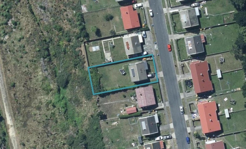 18 Waihora Crescent, Waitangirua, Porirua - Carousel 1