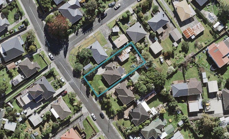 10 Cornwall Street, Te Atatu South, Auckland - Carousel 1