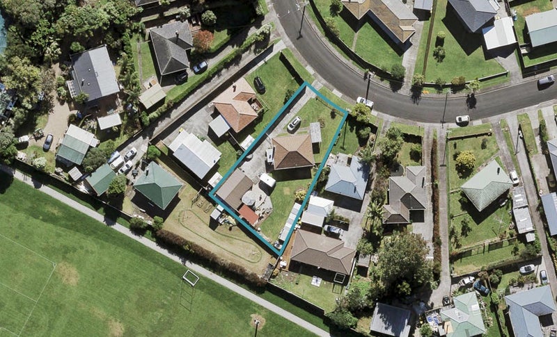 27 Ward Crescent, Te Atatu Peninsula, Auckland - Carousel 1