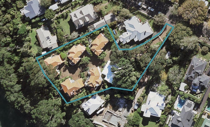 2/30 Clarence Road, Northcote Point, Auckland - Carousel 1