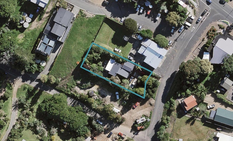 5 Weka Road, Oneroa, Waiheke Island - Carousel 1