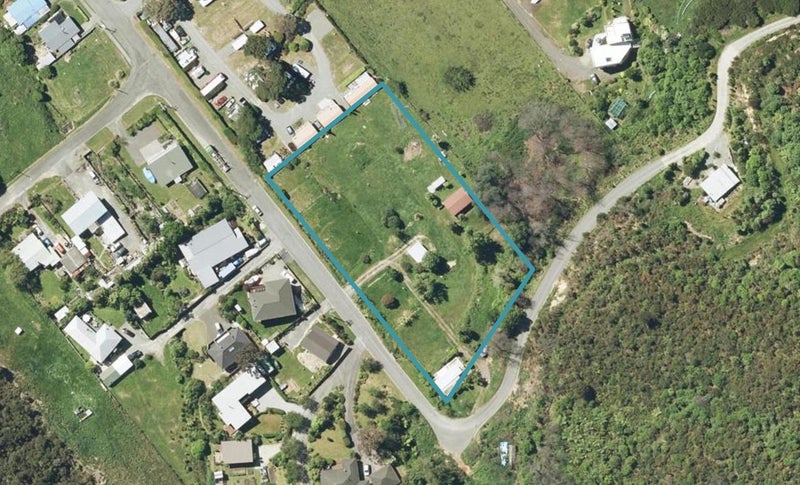 15 Waimarama Street, Waikawa, Picton - Carousel 1