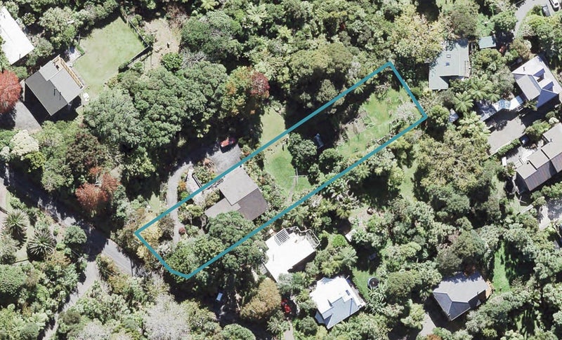 19 Raroa Terrace, Waiatarua, Auckland - Carousel 1