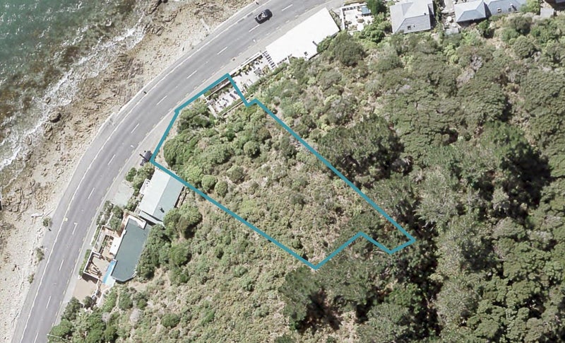 705 Marine Drive, Eastbourne, Lower Hutt - Carousel 1