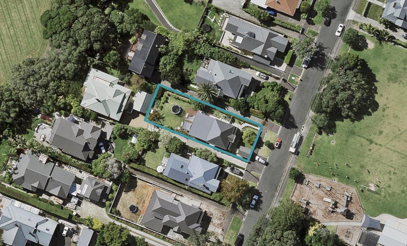 27 Glen Road, Stanley Point, Auckland - Carousel 1