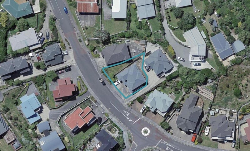 7 Dress Circle, Newlands, Wellington - Carousel 1