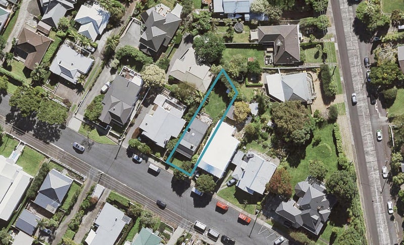 7 Rodney Road, Northcote Point, Auckland - Carousel 1
