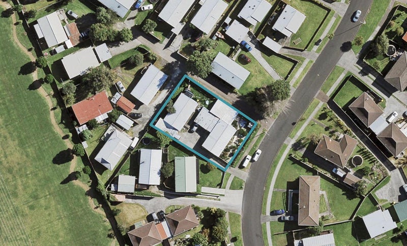 1/10 Kennington Drive, Clendon Park, Auckland - Carousel 1