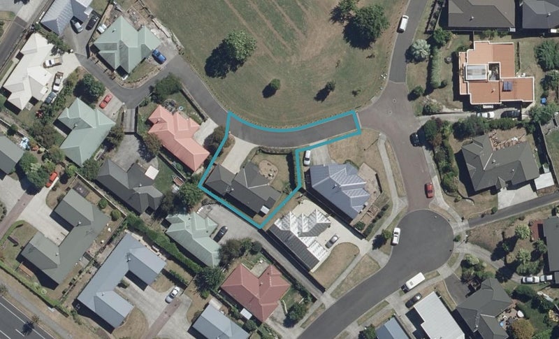 13 Pointon Glade, Grandview Heights, Hamilton - Carousel 1
