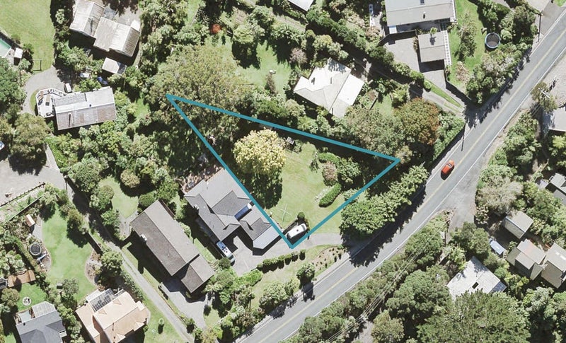 1095 Scenic Drive North, Swanson, Auckland - Carousel 1