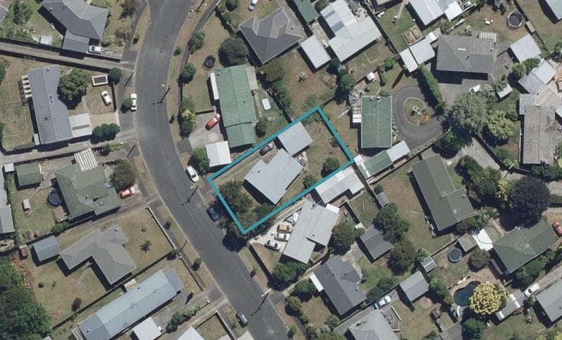 62 Fitzroy Avenue, Fitzroy, Hamilton - Carousel 1