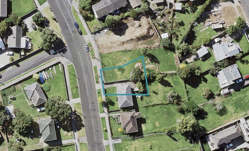 10 Taniwha Street, Wai o Taiki Bay, Auckland - Carousel 1