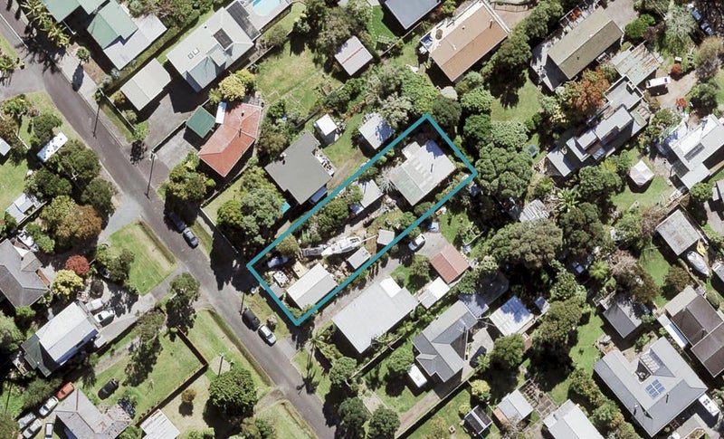 10 Coleman Avenue, Herald Island, Auckland - Carousel 1