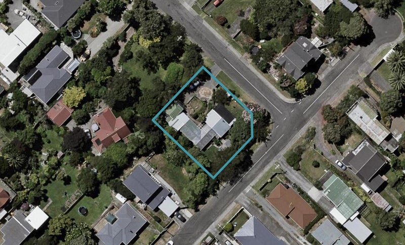9 Waikare Road, Raumati Beach, Paraparaumu - Carousel 1