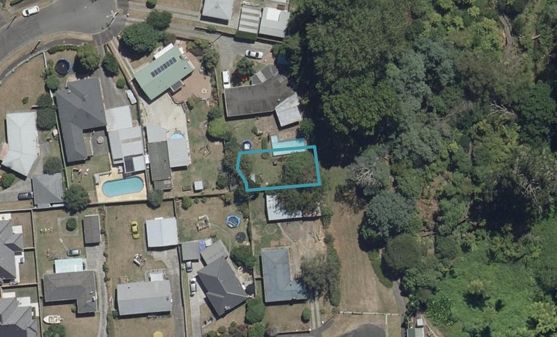 4/10 Keitha Place, Glenview, Hamilton - Carousel 1