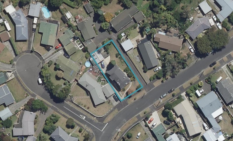 83 Fitzroy Avenue, Fitzroy, Hamilton - Carousel 1