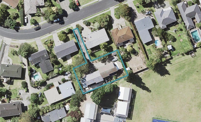 1/48 Mayfair Crescent, Mairangi Bay, Auckland - Carousel 1