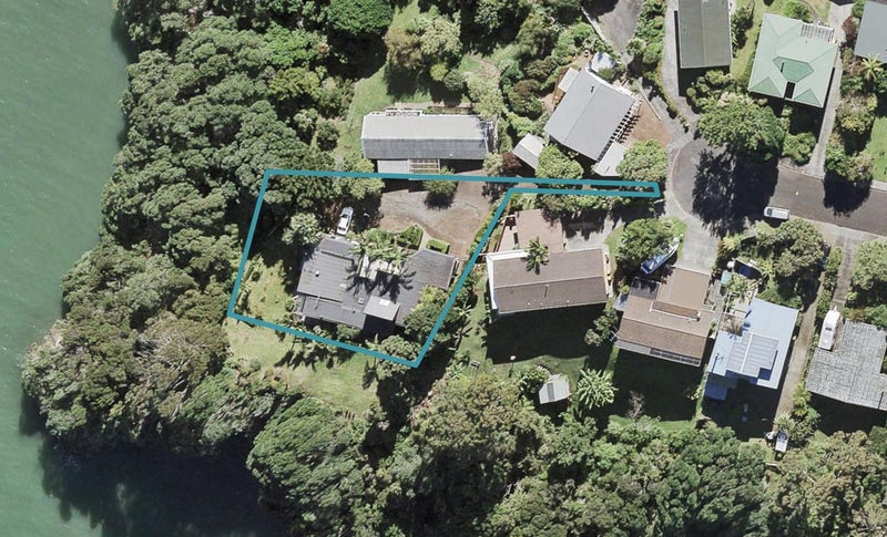 19 Valkyria Place, Beach Haven, Auckland - Carousel 1