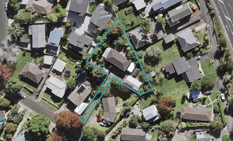 8 Taynith Place, Glenfield, Auckland - Carousel 1