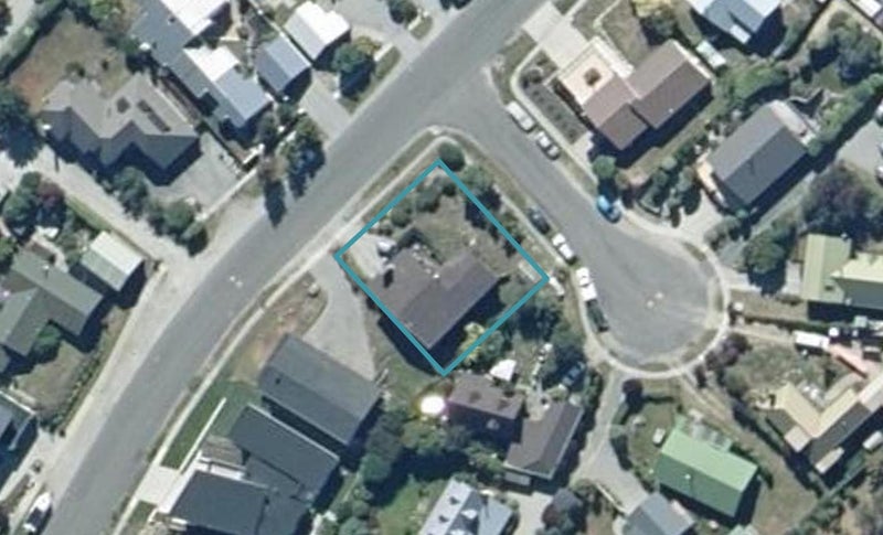 9 Oregon Drive, Kelvin Heights, Queenstown - Carousel 1
