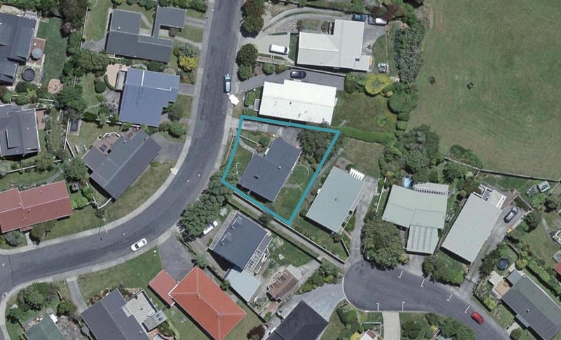 10 Cranwell Street, Churton Park, Wellington - Carousel 1