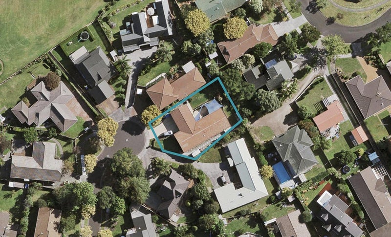 9 Neralee Court, Conifer Grove, Takanini - Carousel 1