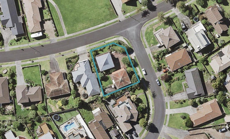 1/1 Pitlochry Place, Highland Park, Auckland - Carousel 1