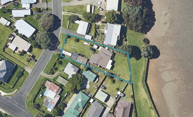 2 Roretana Drive, Athenree, Katikati - Carousel 1