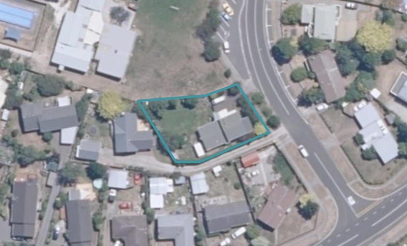 31 Frederick Street, Two Mile Bay, Taupo - Carousel 1