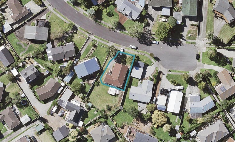 19 Malvina Place, Bucklands Beach, Auckland - Carousel 1