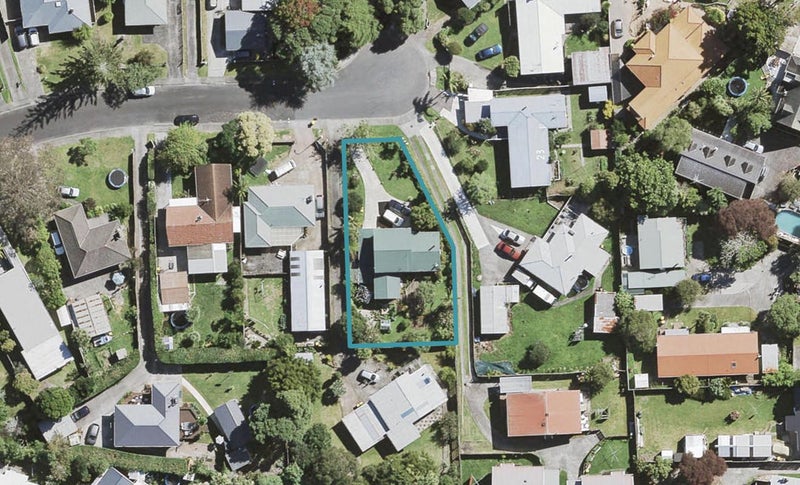 17 Sunray Avenue, Titirangi, Auckland - Carousel 1