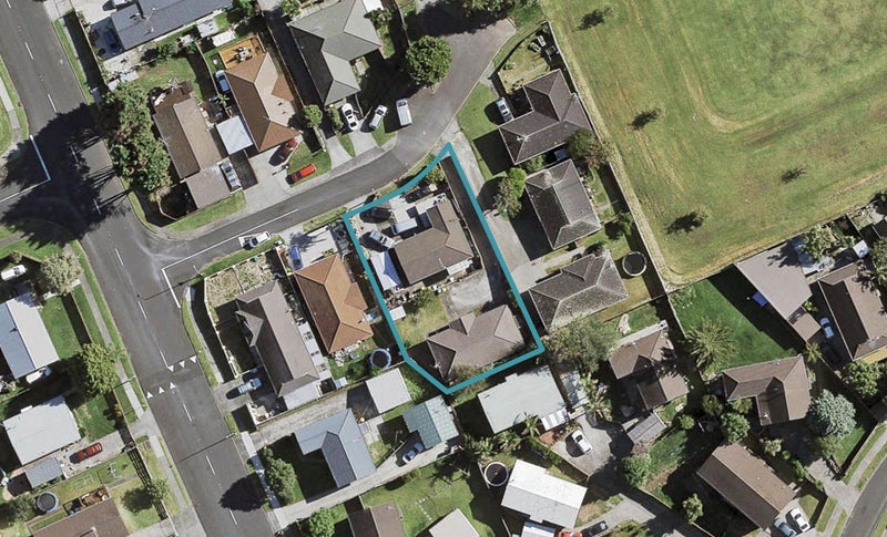 2/5 Senecio Place, Weymouth, Auckland - Carousel 1