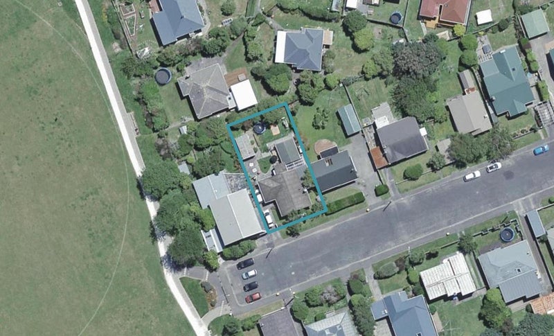 18 Hildreth Street, Karori, Wellington - Carousel 1