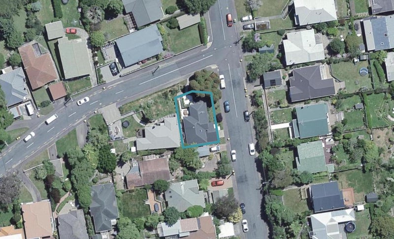 10 Richmond Avenue, Karori, Wellington - Carousel 1