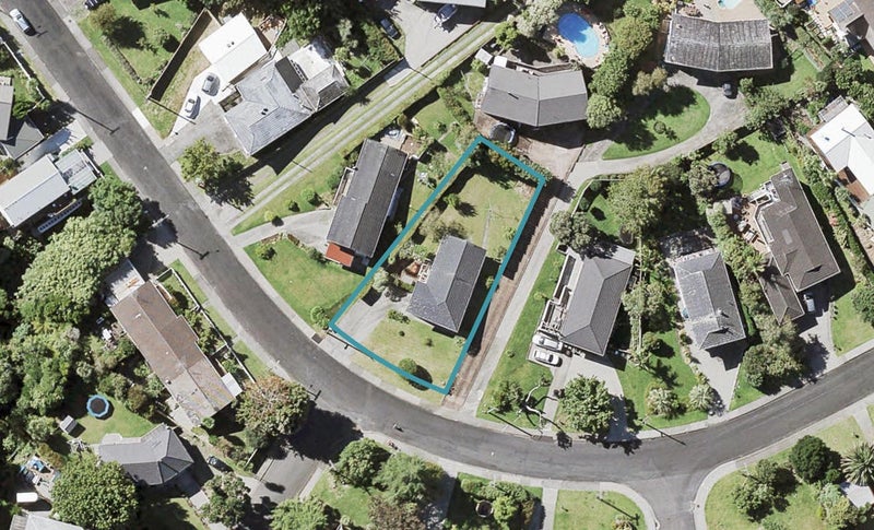 13 Liston Crescent, Cockle Bay, Auckland - Carousel 1
