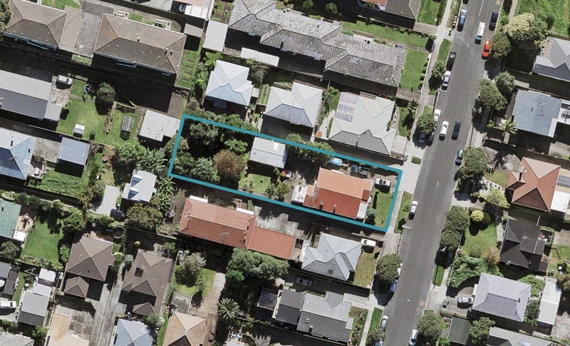 23 Kingsway Avenue, Sandringham, Auckland - Carousel 1