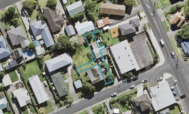 6/1 Sylvan Crescent, Te Atatu South, Auckland - Carousel 1