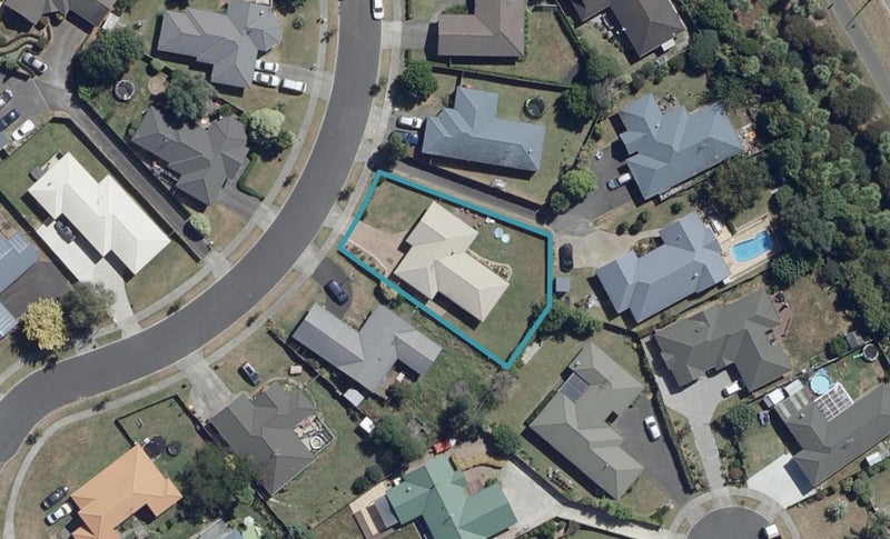 8 Gambia Grove, Flagstaff, Hamilton - Carousel 1