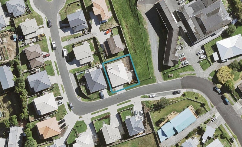 21 Denver Avenue, Sunnyvale, Auckland - Carousel 1
